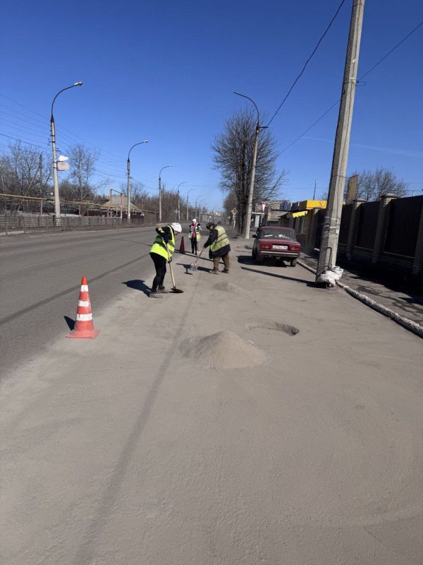 На 11.03.2026 г. работниками МУП "ЭКОС" выполнены следующие виды работ: Замена банера вблизи здания администрации На 11.03.2026 г. работниками МУП "ЭКОС" выполнены следующие виды работ: Замена банера вблизи здания администрации