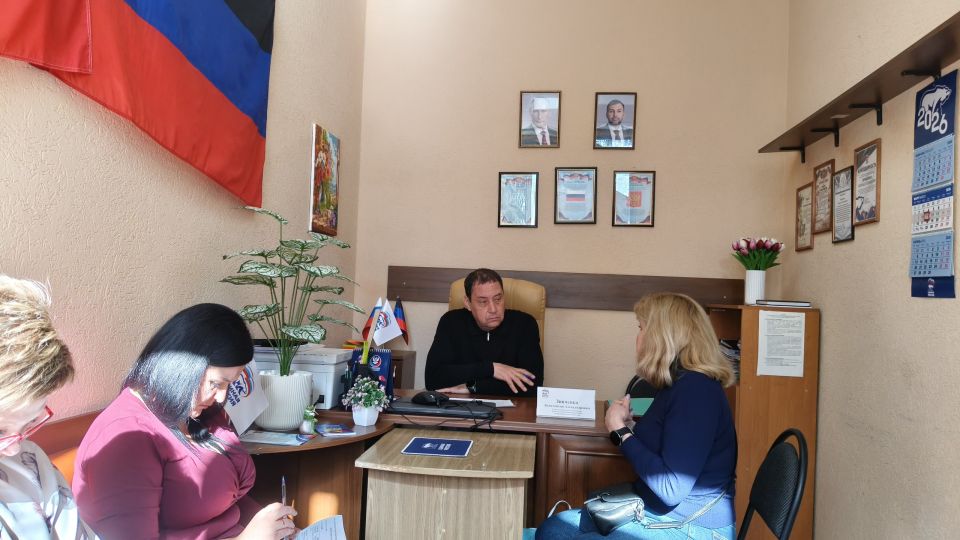 Константин Зинченко: На связи с гражданами. Провел прием граждан в Волновахском отделении общественной приемной Единой России совместно с представителями профильных управлений и отделов администрации Волновахского МО. 1Ко... Константин Зинченко: На связи с гражданами. Провел прием граждан в Волновахском отделении общественной приемной Единой России совместно с представителями профильных управлений и отделов администрации Волновахского МО. 1Ко...