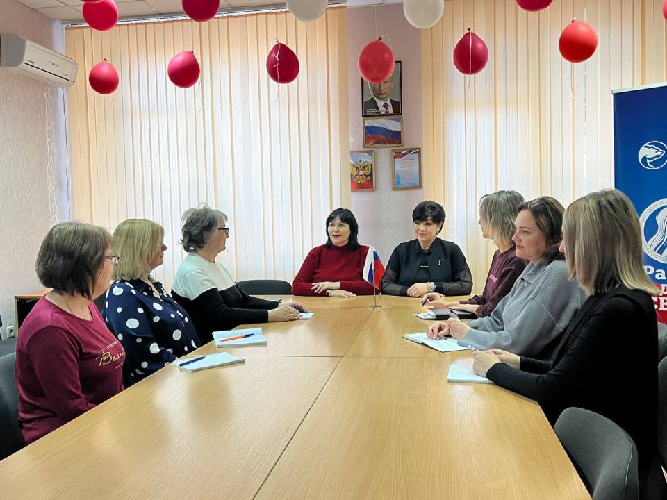 Сегодня, 11 марта 2026 года заместитель главы администрации городского округа Дебальцево Оксана Козлова провела встречу с трудовым коллективом филиала ГКУ "Служба занятости населения Донецкой Народной Республики" г.о.... Сегодня, 11 марта 2026 года заместитель главы администрации городского округа Дебальцево Оксана Козлова провела встречу с трудовым коллективом филиала ГКУ "Служба занятости населения Донецкой Народной Республики" г.о....