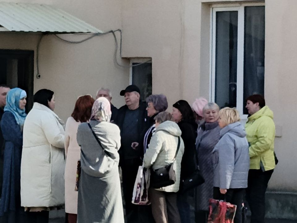Сегодня в нашем офисе Шишкина Елена Николаевна — депутат Народного Совета Донецкой Народной Республики — провела важную встречу и личный приём граждан по личным вопросам Сегодня в нашем офисе Шишкина Елена Николаевна — депутат Народного Совета Донецкой Народной Республики — провела важную встречу и личный приём граждан по личным вопросам