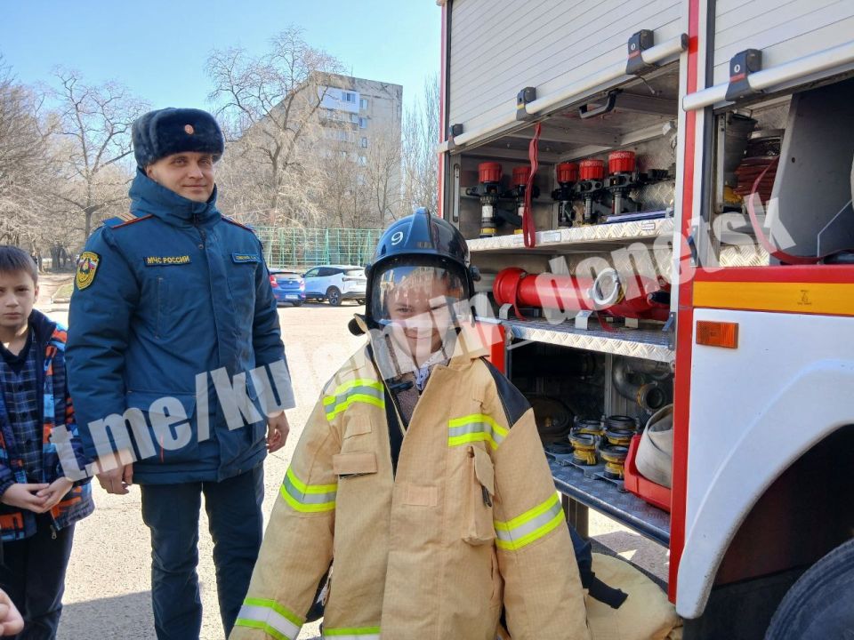 При пожаре звонить 101!. Об этом знают учащиеся лицея №12 При пожаре звонить 101!. Об этом знают учащиеся лицея №12
