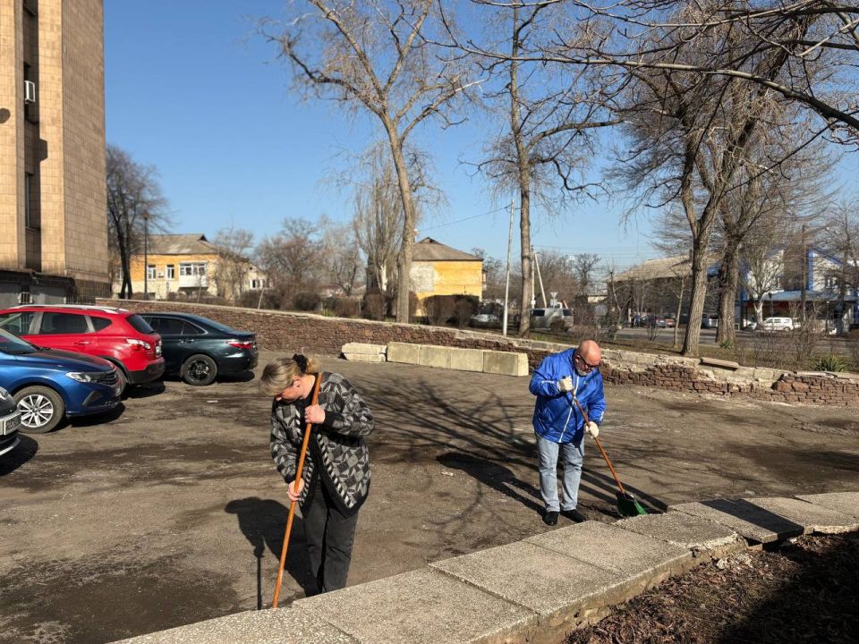 Акция «Чистый четверг» в Ленинском районе города Донецка! Акция «Чистый четверг» в Ленинском районе города Донецка!