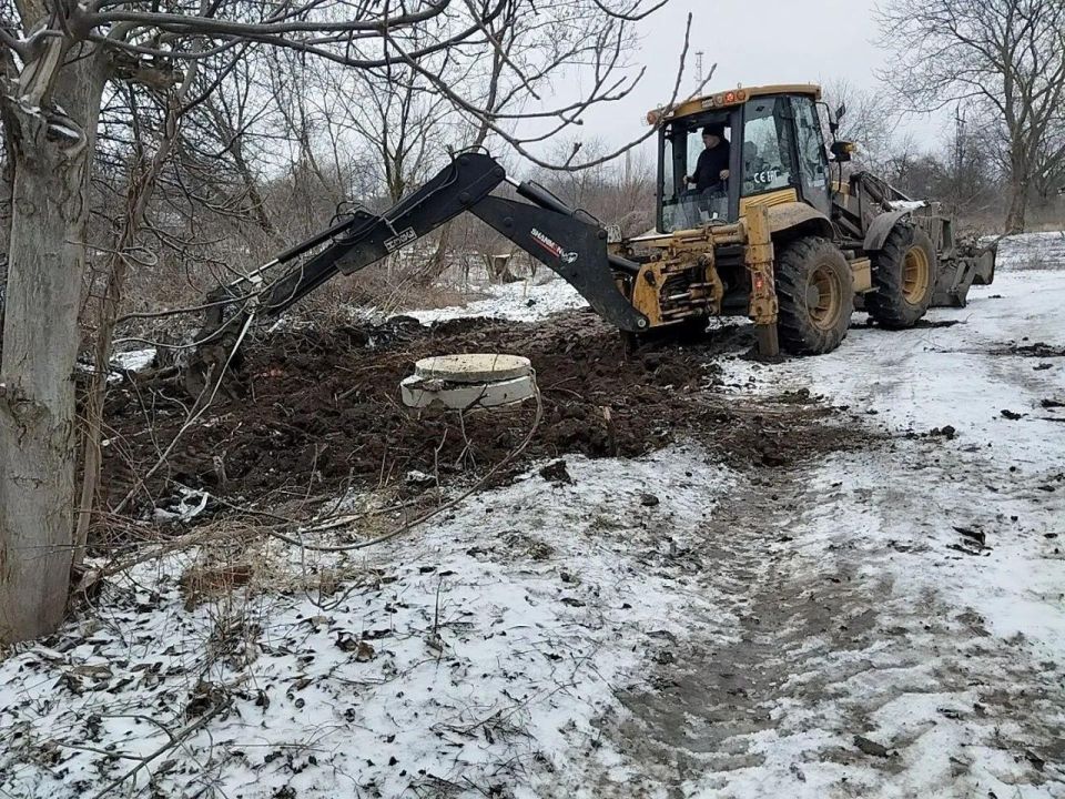 Горловские специалисты совместно с коллегами из Кузбасса продолжают ликвидацию аварий на объектах водоснабжения Горловские специалисты совместно с коллегами из Кузбасса продолжают ликвидацию аварий на объектах водоснабжения