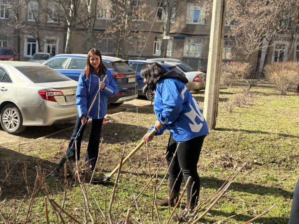 Акция «Чистый четверг» в Ленинском районе города Донецка! Акция «Чистый четверг» в Ленинском районе города Донецка!