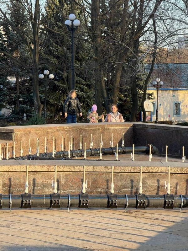 Заменили трубы на фонтане в парке Щербакова Заменили трубы на фонтане в парке Щербакова