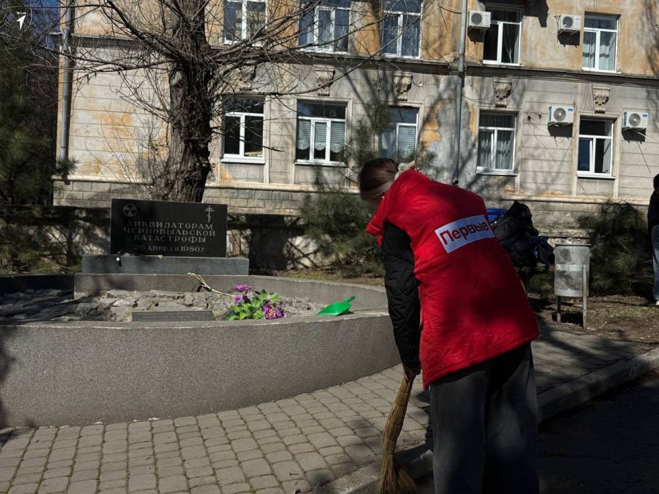 Хранители памяти. Первые школы №4 провели акцию по благоустройству мемориалов и памятных знаков в честь ликвидаторов аварии на ЧАЭС Хранители памяти. Первые школы №4 провели акцию по благоустройству мемориалов и памятных знаков в честь ликвидаторов аварии на ЧАЭС