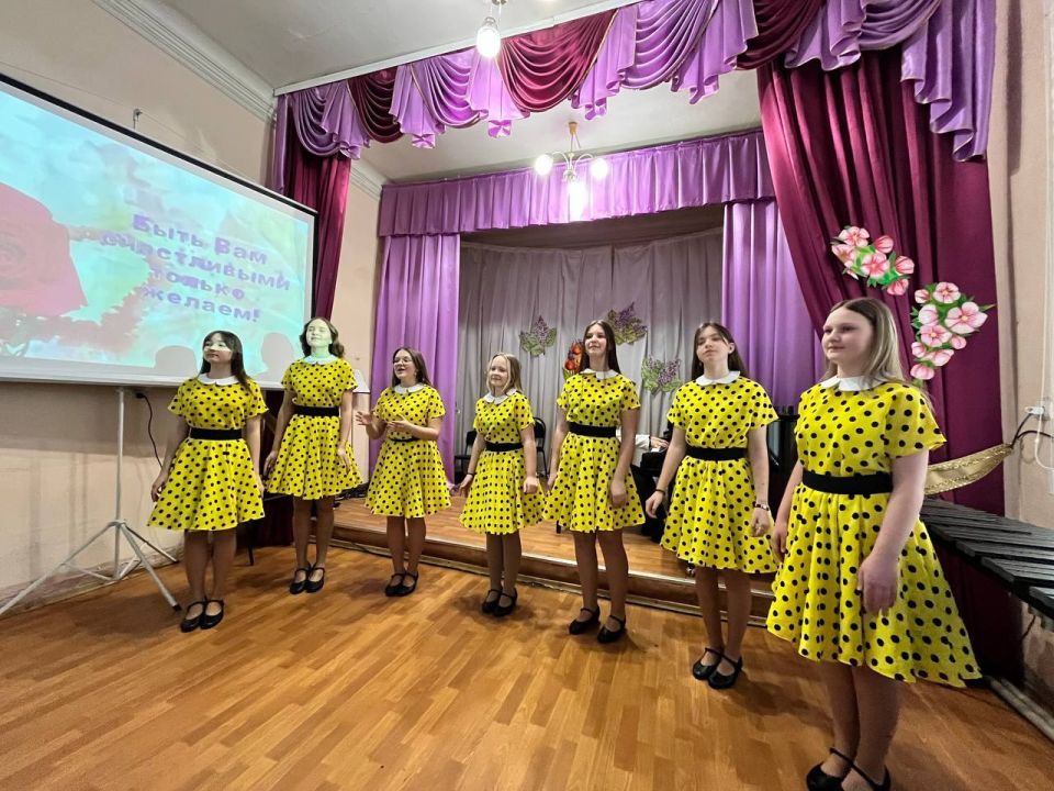 Вместе с весной к нам приходит прекрасный праздник - международный женский день 8 марта! В нашей школе состоялся концерт "Сияние весны", полный любви, нежности и весеннего настроения Вместе с весной к нам приходит прекрасный праздник - международный женский день 8 марта! В нашей школе состоялся концерт "Сияние весны", полный любви, нежности и весеннего настроения