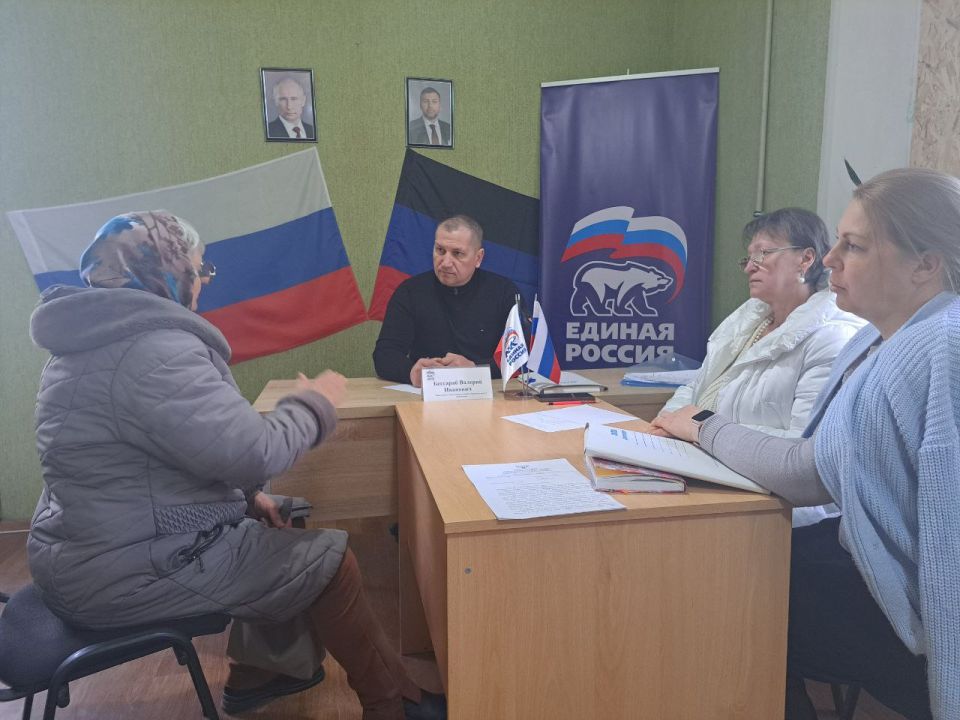 12 марта 2026 года, заместитель главы администрации городского округа Дебальцево Валерий Бессараб, провёл личный прием граждан в местной общественной приёмной Светлодарского местного отделения Партии "Единая Россия" в городе... 12 марта 2026 года, заместитель главы администрации городского округа Дебальцево Валерий Бессараб, провёл личный прием граждан в местной общественной приёмной Светлодарского местного отделения Партии "Единая Россия" в городе...