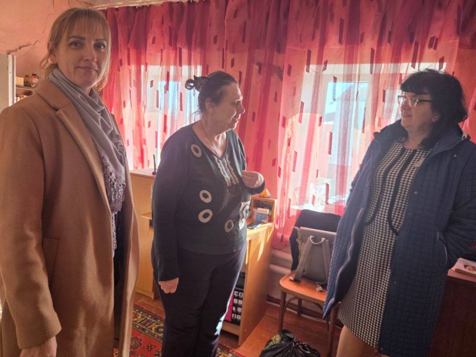 Тепло для мамы героя: активисты «Женского движения» навестили семью бойца Тепло для мамы героя: активисты «Женского движения» навестили семью бойца