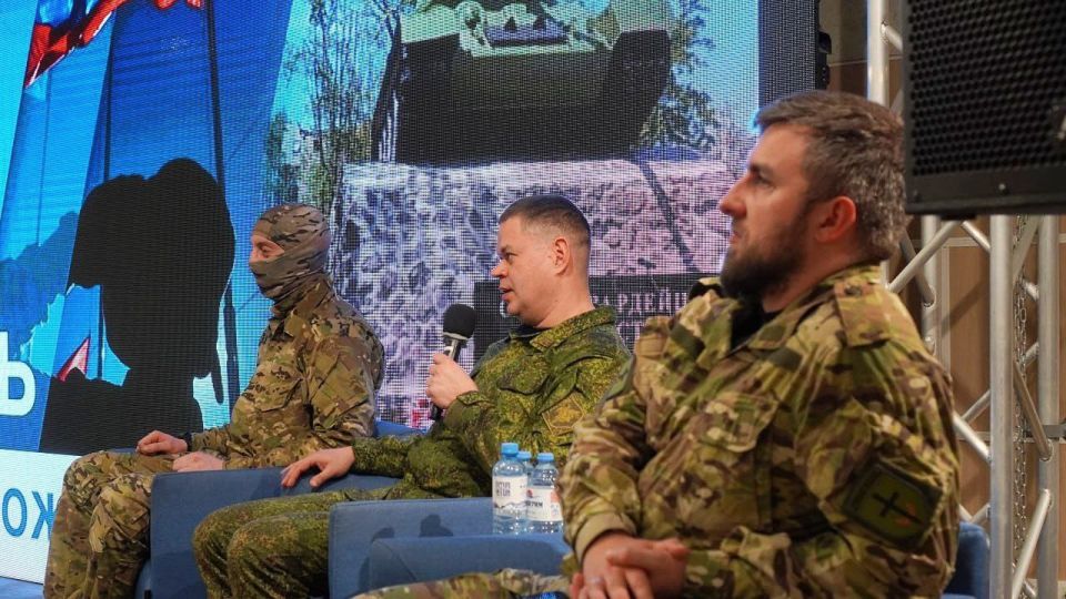 Подвиг во имя Отечества. 11 марта в День освобождения города Волноваха в Доме молодёжи прошёл комплекс памятных мероприятий, в котором приняли участие школьники образовательных учреждений города Подвиг во имя Отечества. 11 марта в День освобождения города Волноваха в Доме молодёжи прошёл комплекс памятных мероприятий, в котором приняли участие школьники образовательных учреждений города