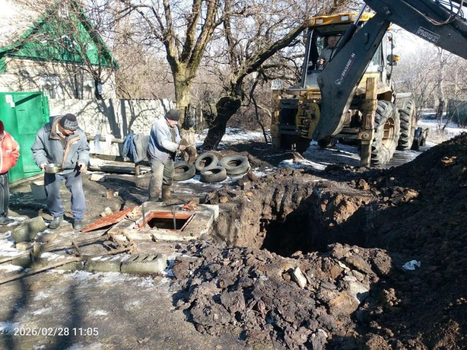Горловские специалисты совместно с коллегами из Кузбасса продолжают ликвидацию аварий на объектах водоснабжения Горловские специалисты совместно с коллегами из Кузбасса продолжают ликвидацию аварий на объектах водоснабжения