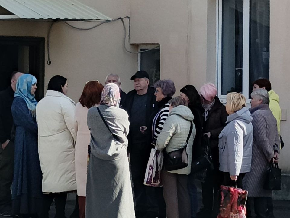 Сегодня в нашем офисе Шишкина Елена Николаевна — депутат Народного Совета Донецкой Народной Республики — провела важную встречу и личный приём граждан по личным вопросам Сегодня в нашем офисе Шишкина Елена Николаевна — депутат Народного Совета Донецкой Народной Республики — провела важную встречу и личный приём граждан по личным вопросам