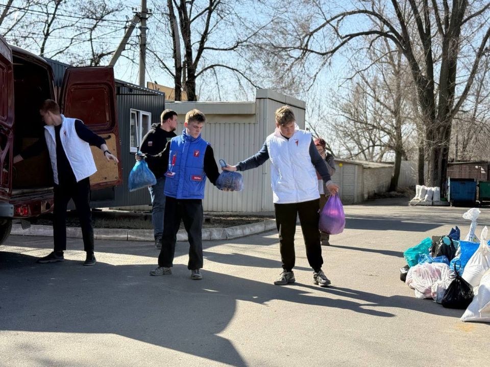 Сердца, полные тепла: Первые Докучаевска подарили заботу пушистым друзьям Сердца, полные тепла: Первые Докучаевска подарили заботу пушистым друзьям