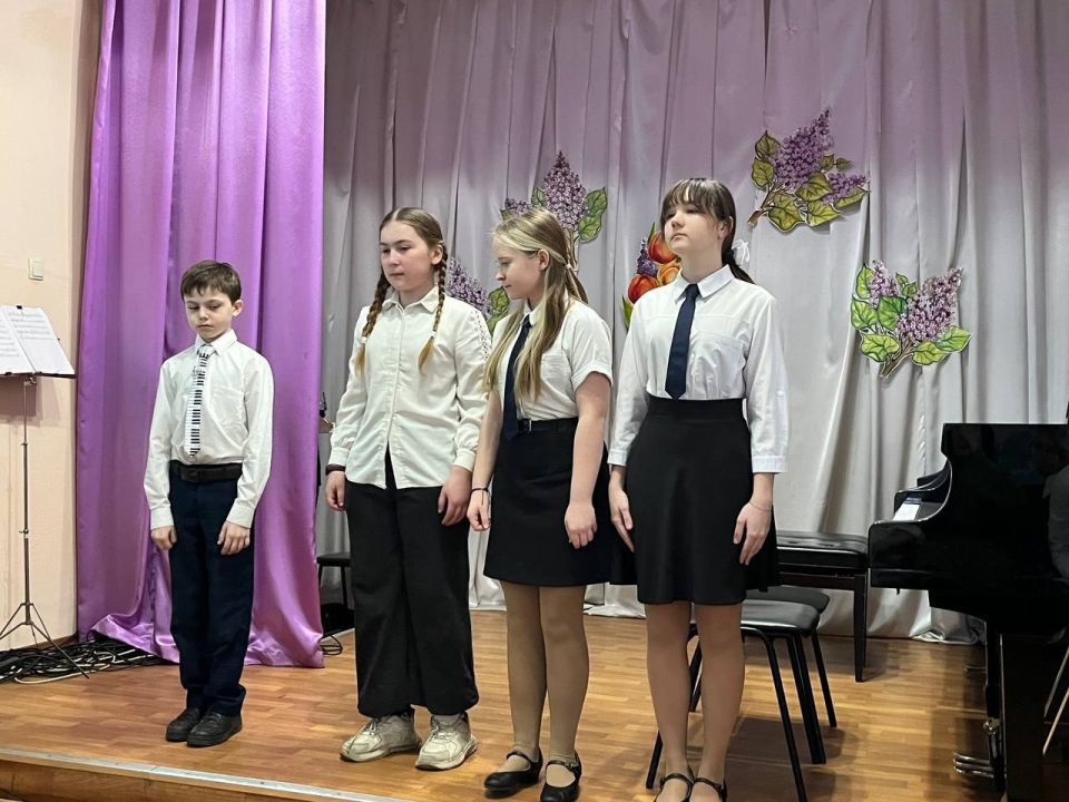 Вместе с весной к нам приходит прекрасный праздник - международный женский день 8 марта! В нашей школе состоялся концерт "Сияние весны", полный любви, нежности и весеннего настроения Вместе с весной к нам приходит прекрасный праздник - международный женский день 8 марта! В нашей школе состоялся концерт "Сияние весны", полный любви, нежности и весеннего настроения
