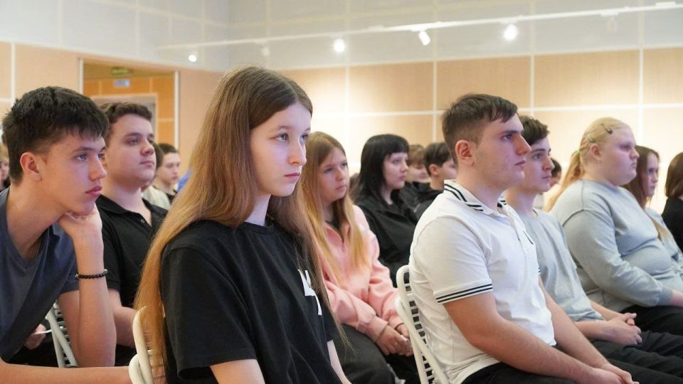 Подвиг во имя Отечества. 11 марта в День освобождения города Волноваха в Доме молодёжи прошёл комплекс памятных мероприятий, в котором приняли участие школьники образовательных учреждений города Подвиг во имя Отечества. 11 марта в День освобождения города Волноваха в Доме молодёжи прошёл комплекс памятных мероприятий, в котором приняли участие школьники образовательных учреждений города