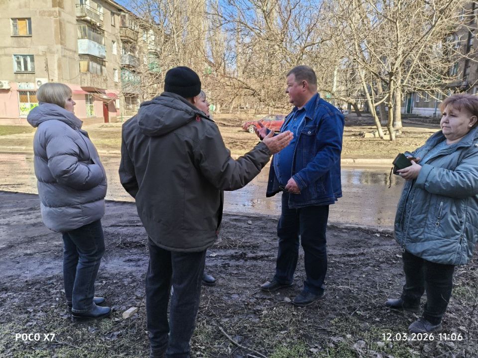 Игорь Мартынов: Встречи с населением. 12 марта заместитель главы администрации муниципального образования городского округа Енакиево Владислав Пахомов провел выездную встречу с населением на подведомственной территории по... Игорь Мартынов: Встречи с населением. 12 марта заместитель главы администрации муниципального образования городского округа Енакиево Владислав Пахомов провел выездную встречу с населением на подведомственной территории по...