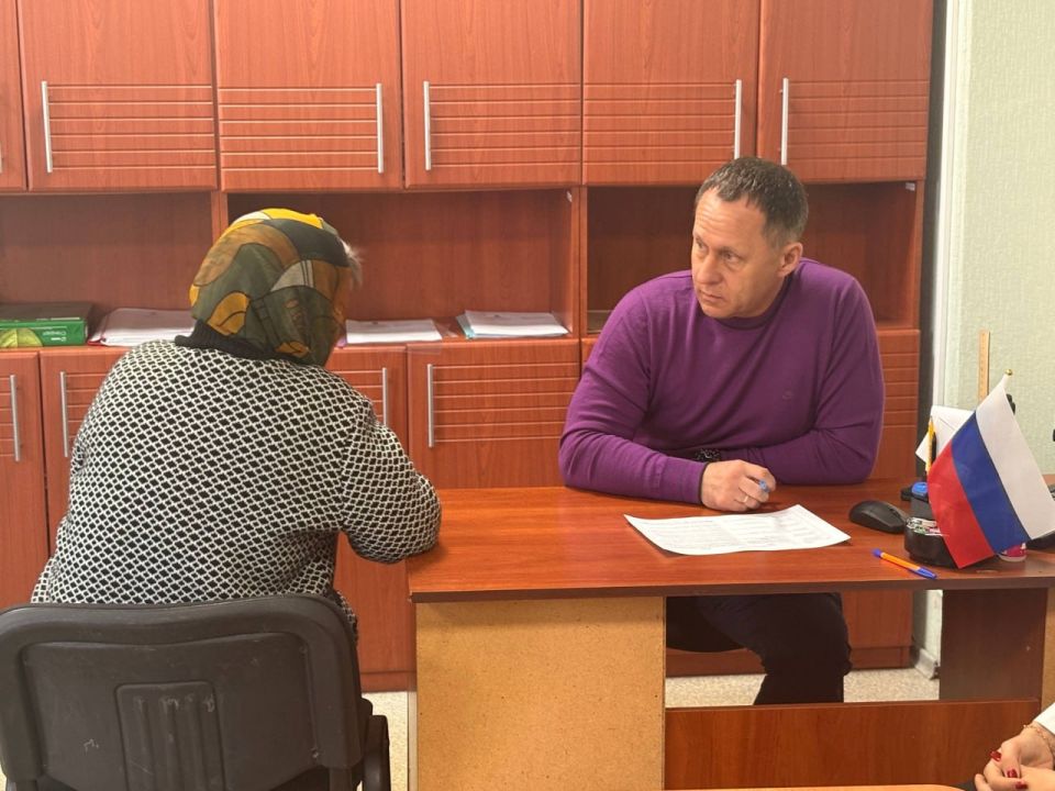 Александр Пеняев: Во время очередного личного приема жители округа подняли вопросы ремонта жилья, регистрации имущественных прав, несколько обращений касалось решения квартирного вопроса в том или ином аспекте Александр Пеняев: Во время очередного личного приема жители округа подняли вопросы ремонта жилья, регистрации имущественных прав, несколько обращений касалось решения квартирного вопроса в том или ином аспекте
