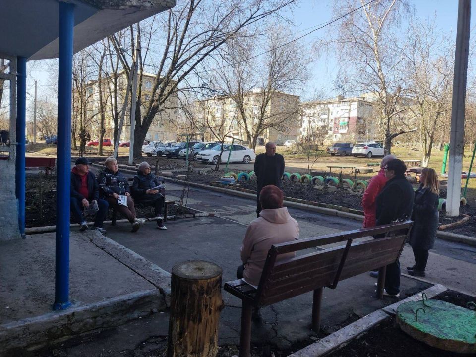 В рамках проекта «Управдом» Единой России состоялась встреча с жителями улицы Короленко г.Моспино В рамках проекта «Управдом» Единой России состоялась встреча с жителями улицы Короленко г.Моспино
