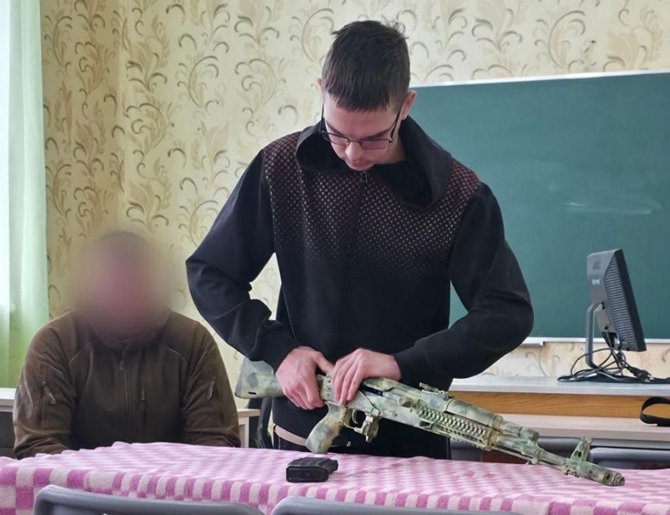 Школьники Старобешевского округа встретились с Росгвардией Школьники Старобешевского округа встретились с Росгвардией