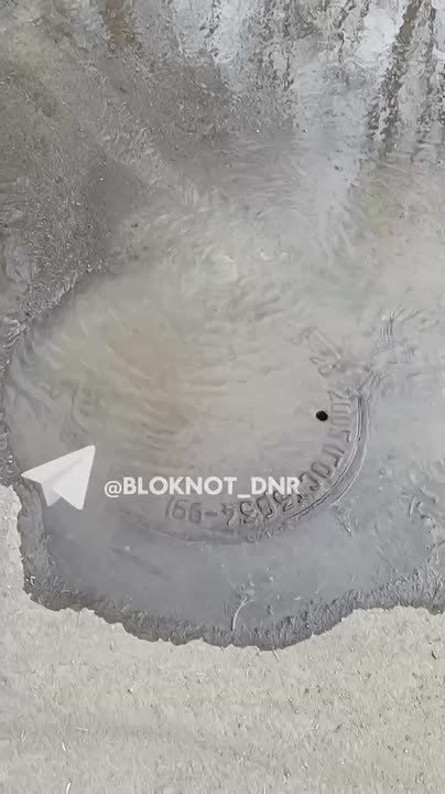 Вода омывает посёлок Абакумова в Кировском районе Донецка - водоканал «кормит» обещаниями