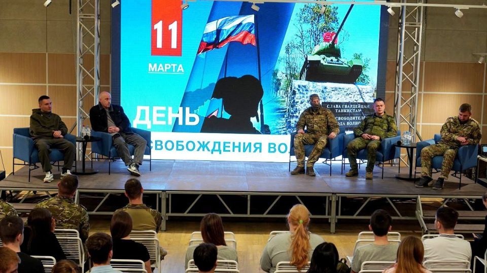 Подвиг во имя Отечества. 11 марта в День освобождения города Волноваха в Доме молодёжи прошёл комплекс памятных мероприятий, в котором приняли участие школьники образовательных учреждений города Подвиг во имя Отечества. 11 марта в День освобождения города Волноваха в Доме молодёжи прошёл комплекс памятных мероприятий, в котором приняли участие школьники образовательных учреждений города
