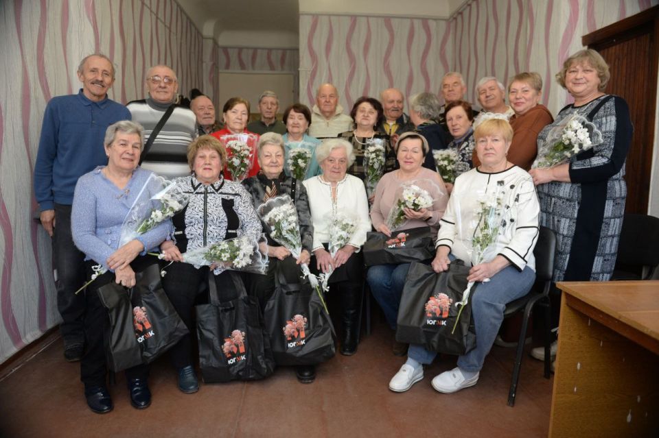 Встреча с населением. Депутат Енакиевского городского совета Донецкой Народной Республики, фракции Единая Россия Александр Коваленко провел встречу с с коллективом Совета ветеранов Енакиевского металлургического завода... Встреча с населением. Депутат Енакиевского городского совета Донецкой Народной Республики, фракции Единая Россия Александр Коваленко провел встречу с с коллективом Совета ветеранов Енакиевского металлургического завода...