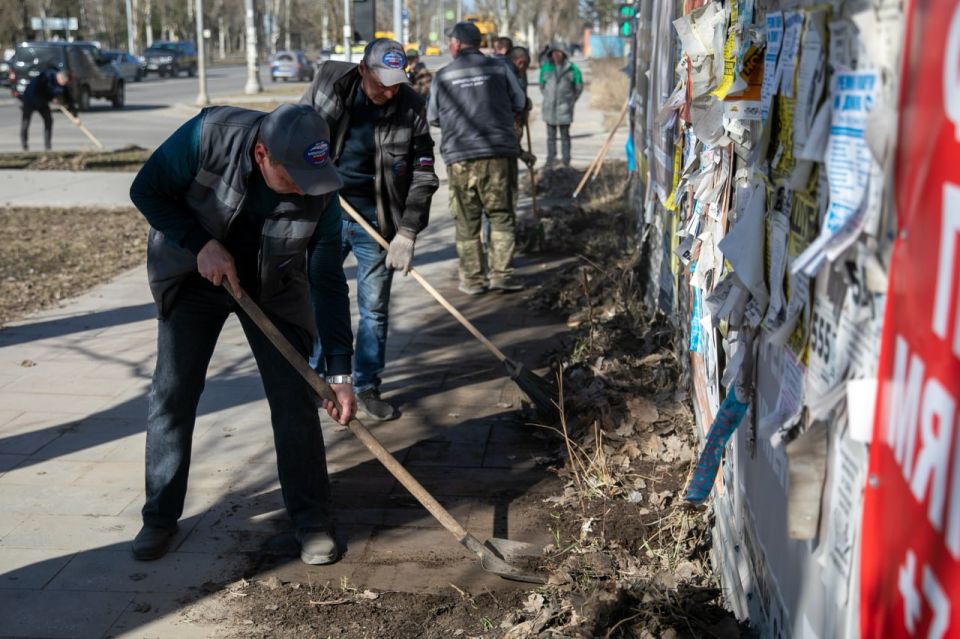 Антон Кольцов: Сегодня провели второй по счету в этом году общегородской субботник Антон Кольцов: Сегодня провели второй по счету в этом году общегородской субботник