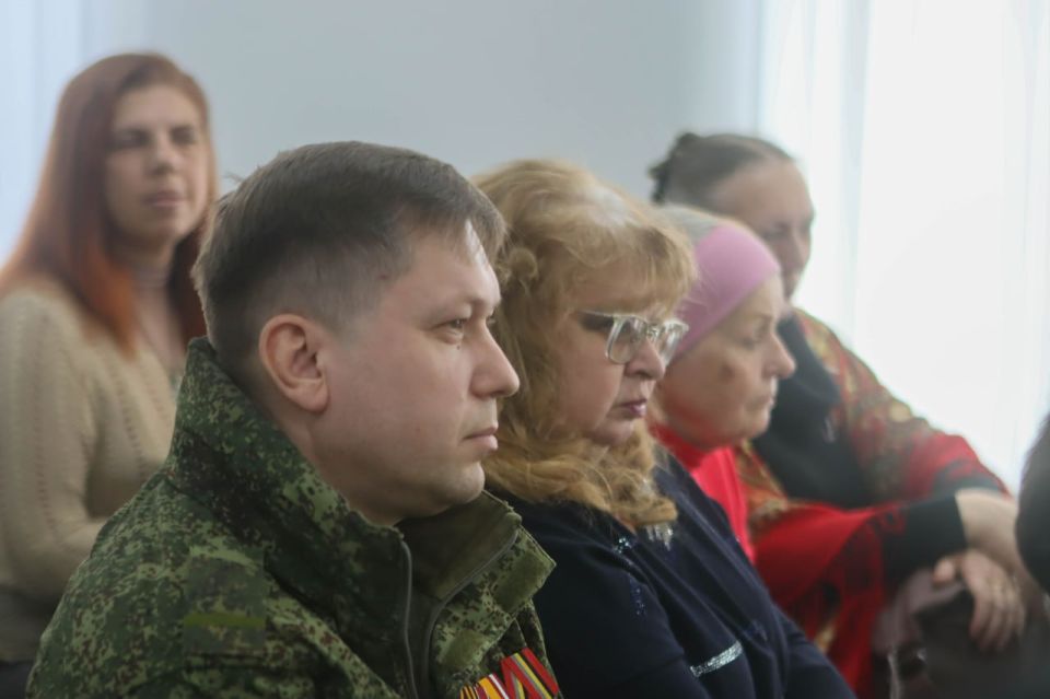 Член Общественной палаты ДНР Владислав Русанов провел встречу с писателями Республики Член Общественной палаты ДНР Владислав Русанов провел встречу с писателями Республики