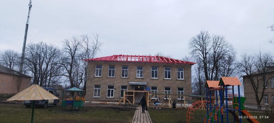 Забайкальский край приступил к ремонту кровли школы в селе Марьяновка Старобешевского округа Забайкальский край приступил к ремонту кровли школы в селе Марьяновка Старобешевского округа