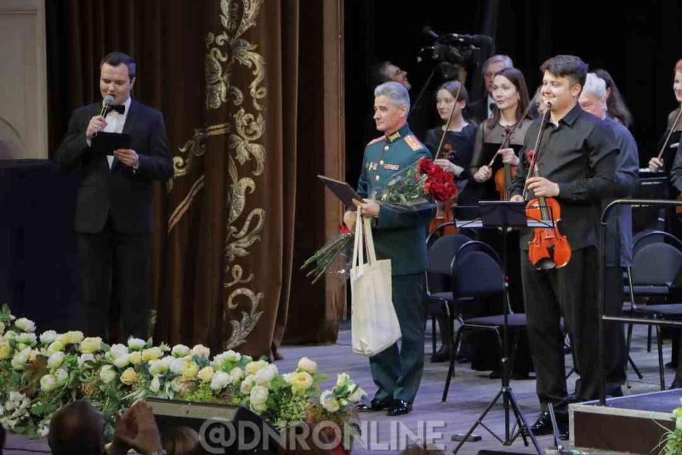 В рамках фестиваля музыкального искусства «Прокофьевская весна» проекта «Оркестр непокоренных: симфония будущего» в Донецке состоялся концерт-симфония «Русскому Донбассу» Алексея Сергунина В рамках фестиваля музыкального искусства «Прокофьевская весна» проекта «Оркестр непокоренных: симфония будущего» в Донецке состоялся концерт-симфония «Русскому Донбассу» Алексея Сергунина