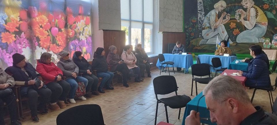 «Выездная администрация» продолжает работу: прием жителей в селе Михайловка «Выездная администрация» продолжает работу: прием жителей в селе Михайловка