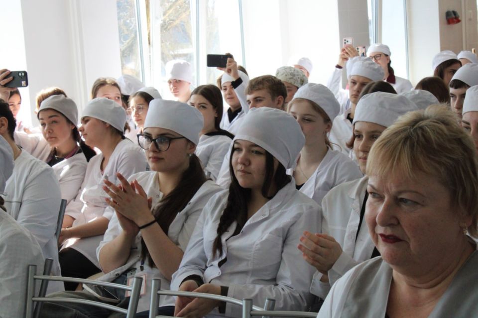 Для студентов Мариупольского медицинского колледжа сегодня выступал Вокально-инструментальный ансамбль "МОНУ" 29 Гвардейской общевойсковой армии 200 Гвардейской артиллерийской бригады Восточного военного округа Вооруженных... Для студентов Мариупольского медицинского колледжа сегодня выступал Вокально-инструментальный ансамбль "МОНУ" 29 Гвардейской общевойсковой армии 200 Гвардейской артиллерийской бригады Восточного военного округа Вооруженных...