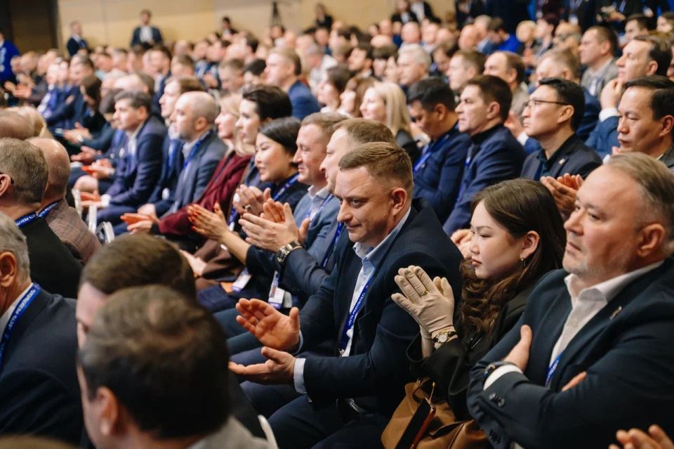 Команда Донбасса – на отчётно-программном форуме Единой России «Есть результат!» Команда Донбасса – на отчётно-программном форуме Единой России «Есть результат!»