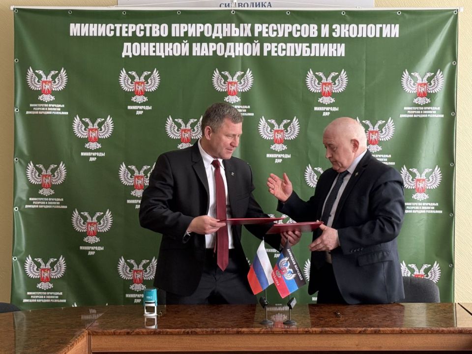 Сегодня подписал Соглашение о сотрудничестве и взаимодействии с генеральным директором НП Парламентский центр «Комплексная безопасность Отечества» Сергеем Харьковым Сегодня подписал Соглашение о сотрудничестве и взаимодействии с генеральным директором НП Парламентский центр «Комплексная безопасность Отечества» Сергеем Харьковым