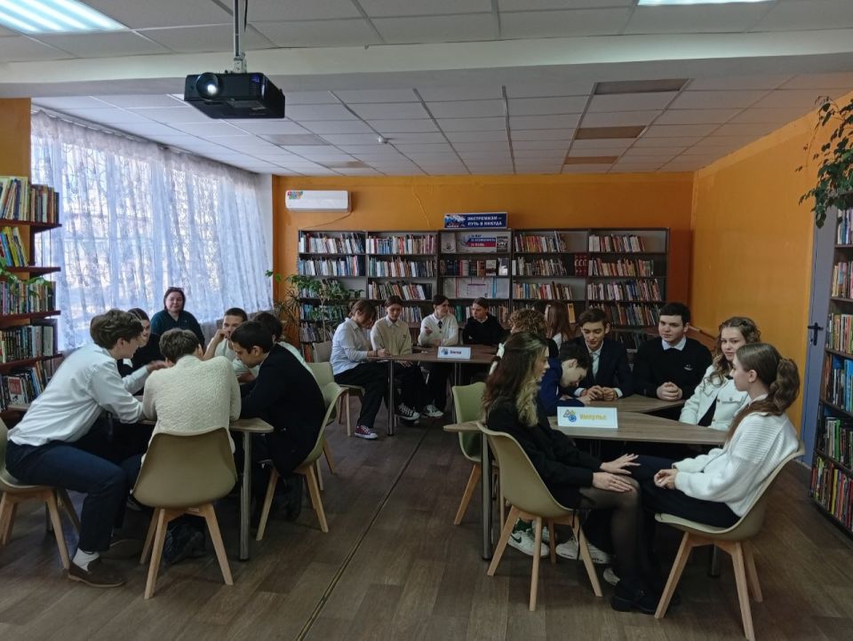 В библиотеке Кировского прошла интеллектуальная игра «Безопасный перекресток» В библиотеке Кировского прошла интеллектуальная игра «Безопасный перекресток»