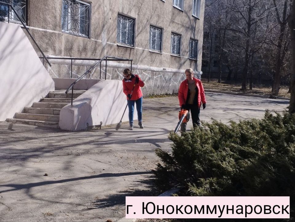 Управление по обеспечению деятельности территорий приняло участие в общегородском субботнике Управление по обеспечению деятельности территорий приняло участие в общегородском субботнике
