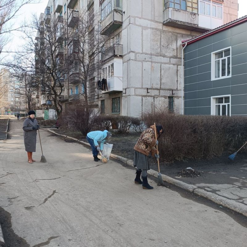 Игорь Мартынов: Работники учреждений культуры городского округа Енакиево вышли на санитарный день Игорь Мартынов: Работники учреждений культуры городского округа Енакиево вышли на санитарный день