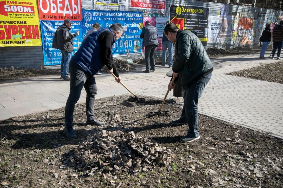 Антон Кольцов: Сегодня провели второй по счету в этом году общегородской субботник Антон Кольцов: Сегодня провели второй по счету в этом году общегородской субботник