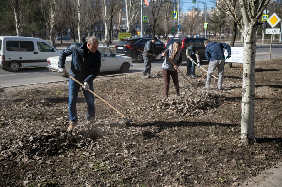 Антон Кольцов: Сегодня провели второй по счету в этом году общегородской субботник Антон Кольцов: Сегодня провели второй по счету в этом году общегородской субботник