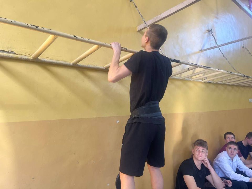 В Ждановке прошли соревнования по троеборью В Ждановке прошли соревнования по троеборью