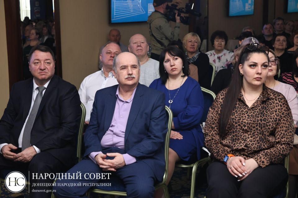 Сотрудники «Донбасстеплоэнерго» отмечены Благодарностями Председателя Народного Совета Сотрудники «Донбасстеплоэнерго» отмечены Благодарностями Председателя Народного Совета