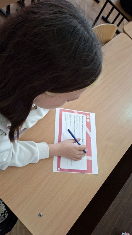 «Россия — мои горизонты». 12 марта в ГБОУ "Луганская школа N12 г.о Дебальцево" прошло занятие «Россия — мои горизонты». Оно помогло ребятам заглянуть в мир профессий и узнать о возможностях, которые открывает наша страна «Россия — мои горизонты». 12 марта в ГБОУ "Луганская школа N12 г.о Дебальцево" прошло занятие «Россия — мои горизонты». Оно помогло ребятам заглянуть в мир профессий и узнать о возможностях, которые открывает наша страна
