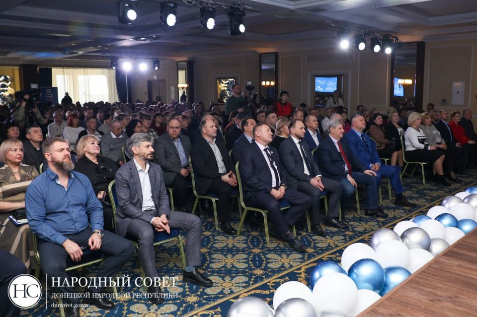 Сотрудники «Донбасстеплоэнерго» отмечены Благодарностями Председателя Народного Совета Сотрудники «Донбасстеплоэнерго» отмечены Благодарностями Председателя Народного Совета