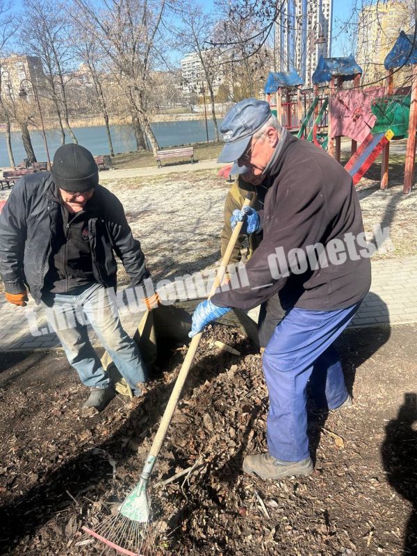 С наступлением весны работники Дирекции парков продолжают работы по благоустройству парковых пространств С наступлением весны работники Дирекции парков продолжают работы по благоустройству парковых пространств
