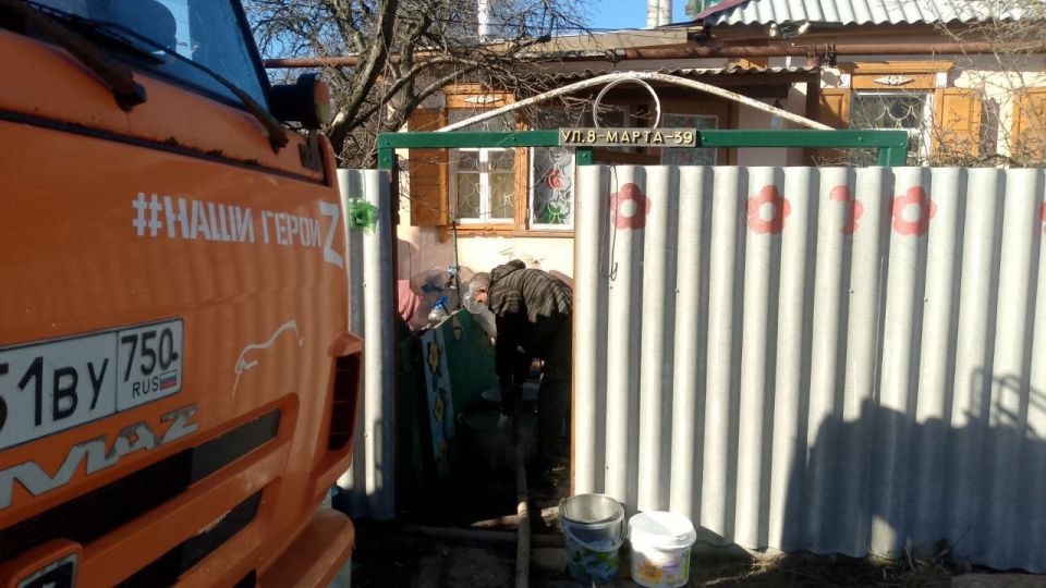 Сегодня, 13 марта, в Кировском внутригородском районе, согласно поступившим заявкам, был организован подвоз воды для жителей домов, в которые в установленный графиком день не поступила вода Сегодня, 13 марта, в Кировском внутригородском районе, согласно поступившим заявкам, был организован подвоз воды для жителей домов, в которые в установленный графиком день не поступила вода