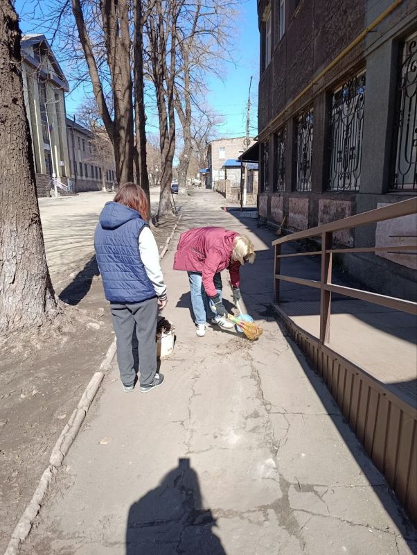 Игорь Мартынов: Работники учреждений культуры городского округа Енакиево вышли на санитарный день Игорь Мартынов: Работники учреждений культуры городского округа Енакиево вышли на санитарный день