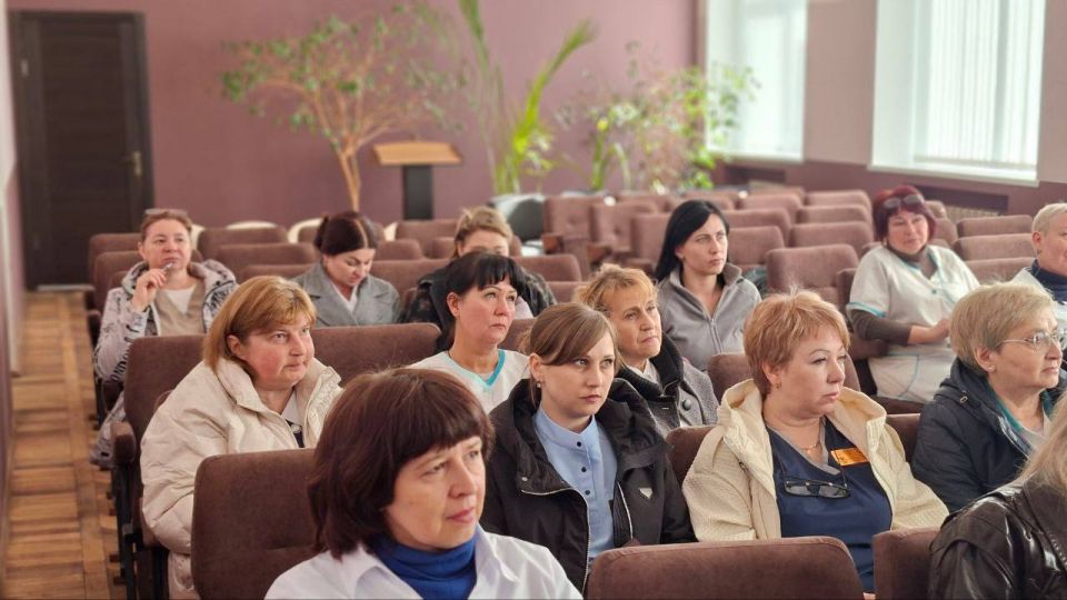Спикер Алексей Боршош провел встречу с трудовым коллективом Государственного бюджетного учреждения Донецкой Народной Республики «Городская клиническая больница № 1 г. Макеевки» по адресу: г. Макеевка, ул. Больничная, 1 Спикер Алексей Боршош провел встречу с трудовым коллективом Государственного бюджетного учреждения Донецкой Народной Республики «Городская клиническая больница № 1 г. Макеевки» по адресу: г. Макеевка, ул. Больничная, 1