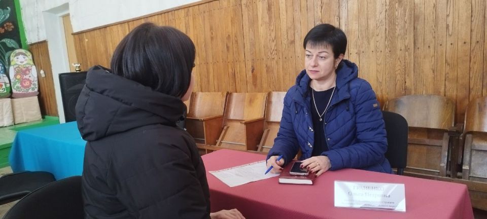 «Выездная администрация» продолжает работу: прием жителей в селе Михайловка «Выездная администрация» продолжает работу: прием жителей в селе Михайловка
