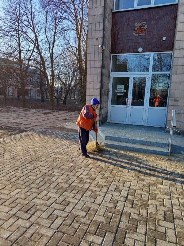 Александр Пеняев: За 13.03.2026 работниками МУП АГЯ "ЖЭК" выполнена уборка территорий в г. Ясиноватая и г. Авдеевка Александр Пеняев: За 13.03.2026 работниками МУП АГЯ "ЖЭК" выполнена уборка территорий в г. Ясиноватая и г. Авдеевка