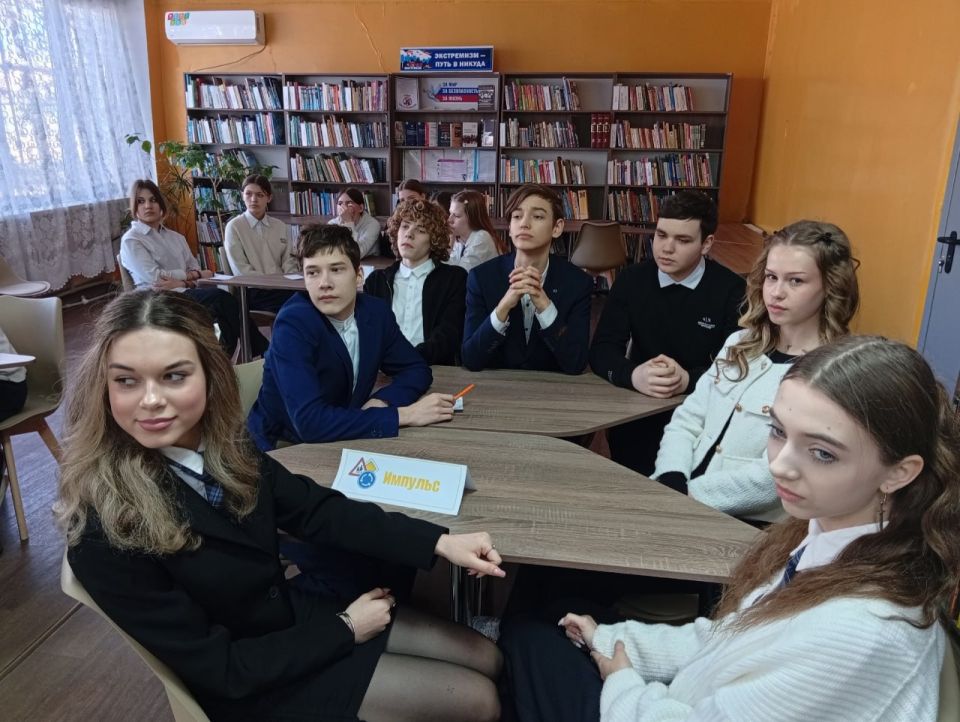 В библиотеке Кировского прошла интеллектуальная игра «Безопасный перекресток» В библиотеке Кировского прошла интеллектуальная игра «Безопасный перекресток»